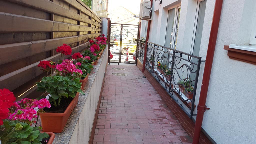 Garsoniere Dinu Apartman Bukarest Kültér fotó