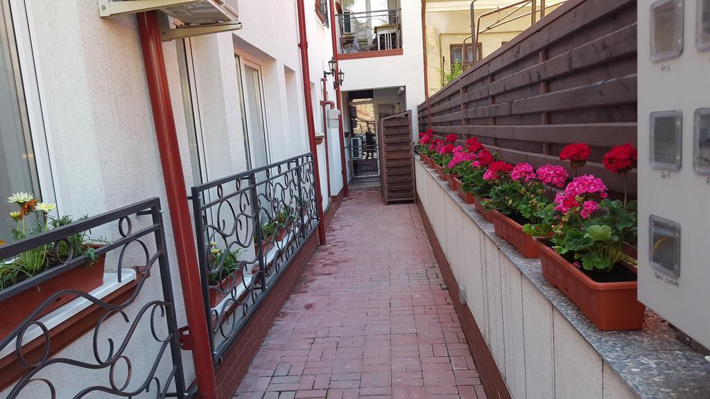 Garsoniere Dinu Apartman Bukarest Kültér fotó